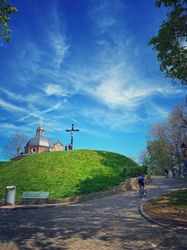 Wielrenner op de Muur van Geraardsbergen